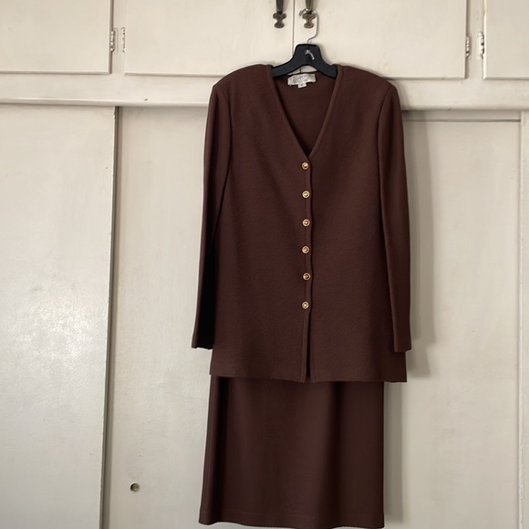 St John Classic 2pc Suit - Picture 2 of 8